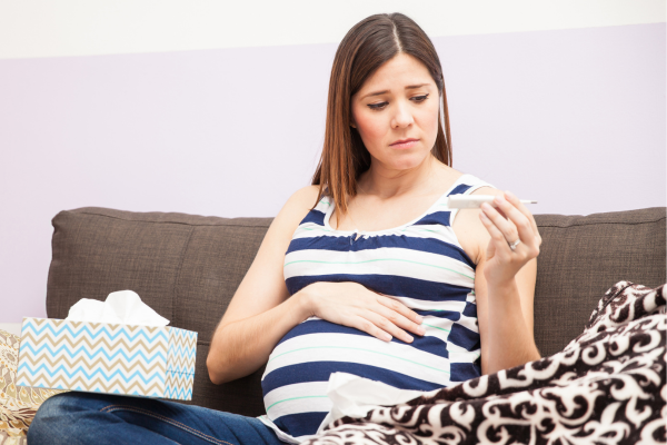 bị sốt khi mang thai mẹ cần phải làm gì?